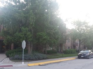 3110 Pheasant Creek Dr APT 113, Northbrook, IL 60062
