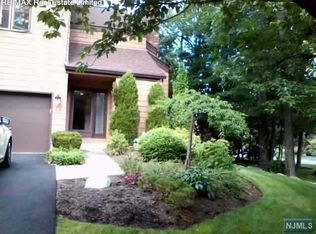 26 S Bayard Ln, Mahwah, NJ 07430
