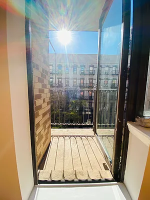 Rented by Metropolis Real Estate of Manhattan | media 8