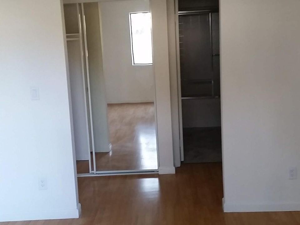 1st image of 465 Oak St APT 104
