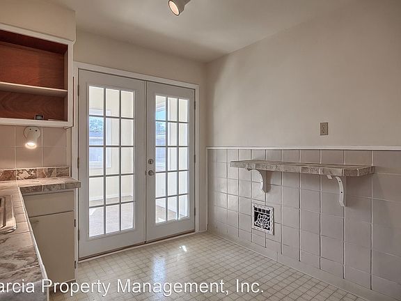 5th image of 4950A Tholozan Ave