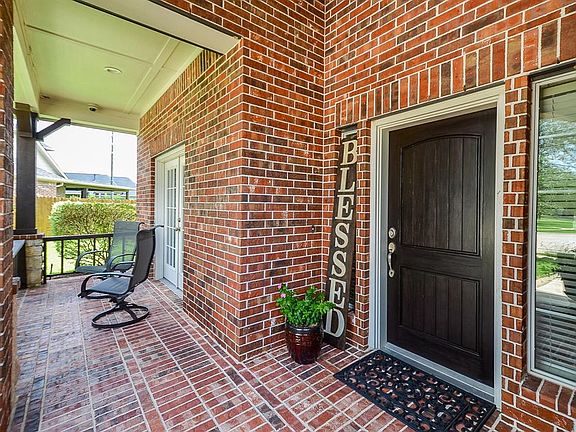 3rd image of 28502 Hayden Park Dr