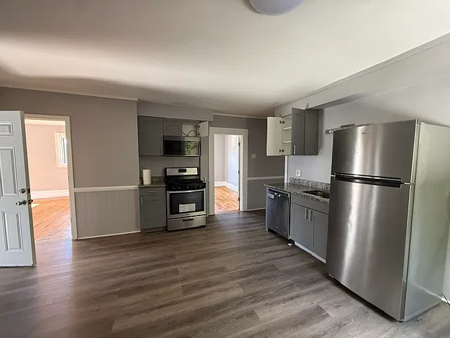 3 bed, $2,100 — Photo 3