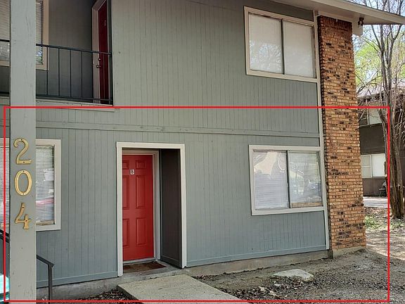 2nd image of 204 W Mockingbird Ln