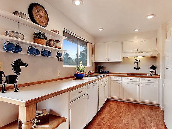 3rd image of 2506 166th Ave NE