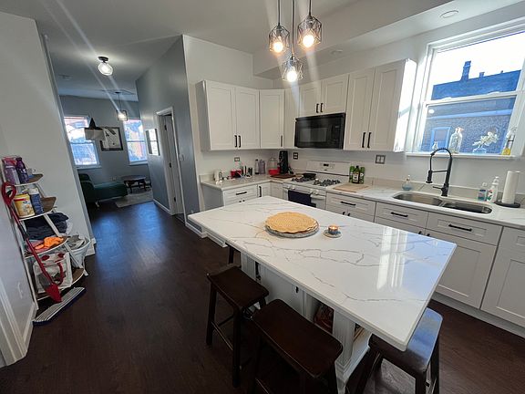 3rd image of 2420 S Whipple St #2