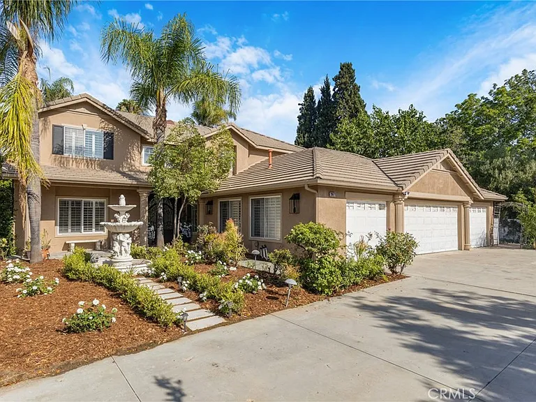 20871 Betron St — Photo 2