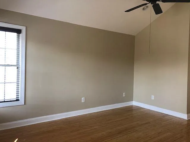 315 Seawell Ave — Photo 10