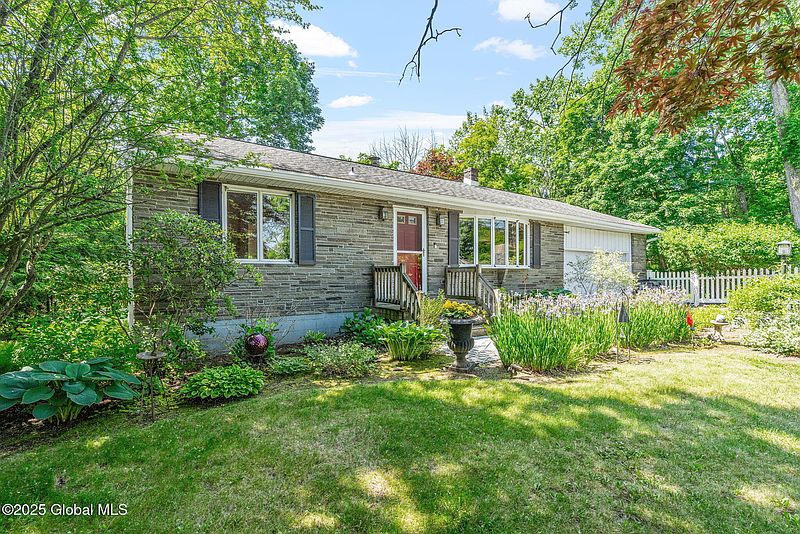 3rd image of 1100 Niskayuna Road