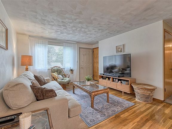 4th image of 519 New Market Dr