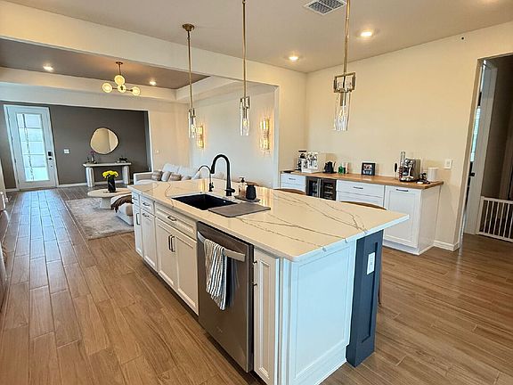 5th image of 3158 Voyager Ave