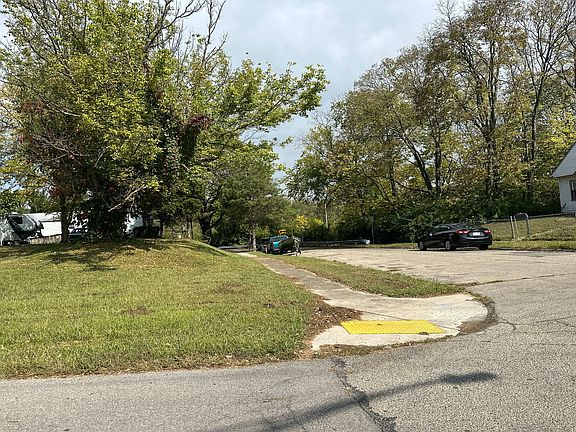5th image of 644 Gramont Ave