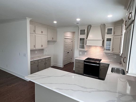 4th image of 3970 Sydney Dr