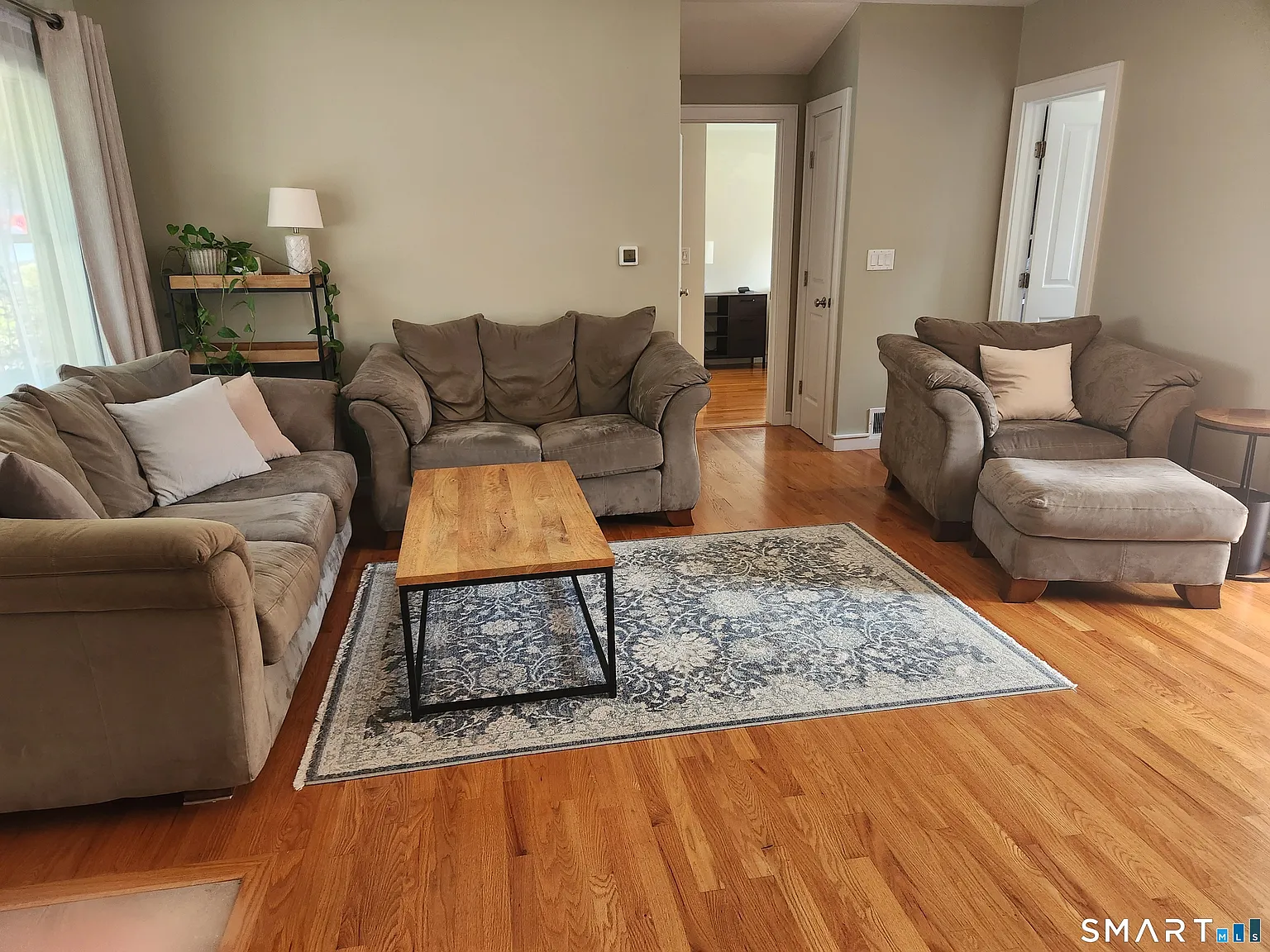 2 bed, 1.0 bath, 888 sqft, $2,700 — Photo 2