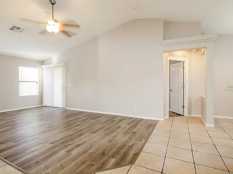 14101 N 127th Ln — Photo 3