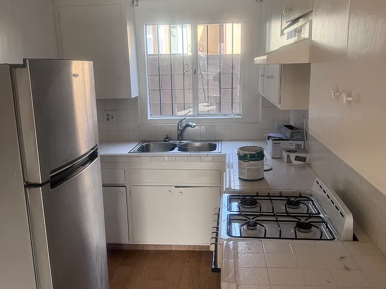 922 Centinela Ave #7 — Photo 6