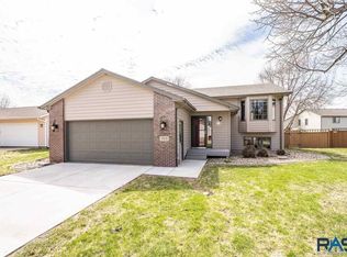 5515 W Jeanne Dr, Sioux Falls, SD 57106