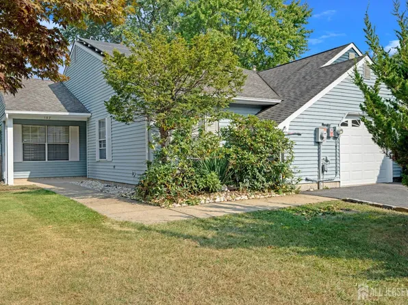 137 Woodbury Rd, Edison, NJ 08820