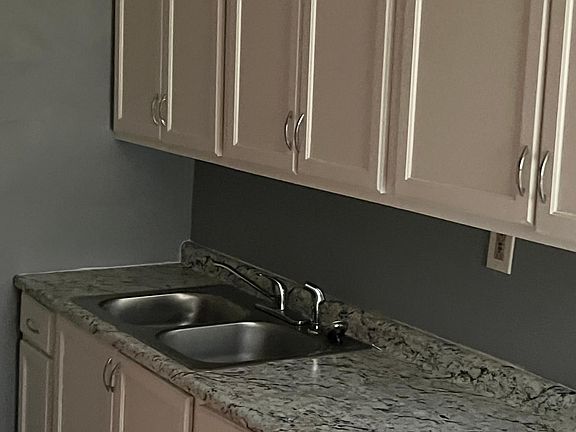 2nd image of 4131 Camellia Ave