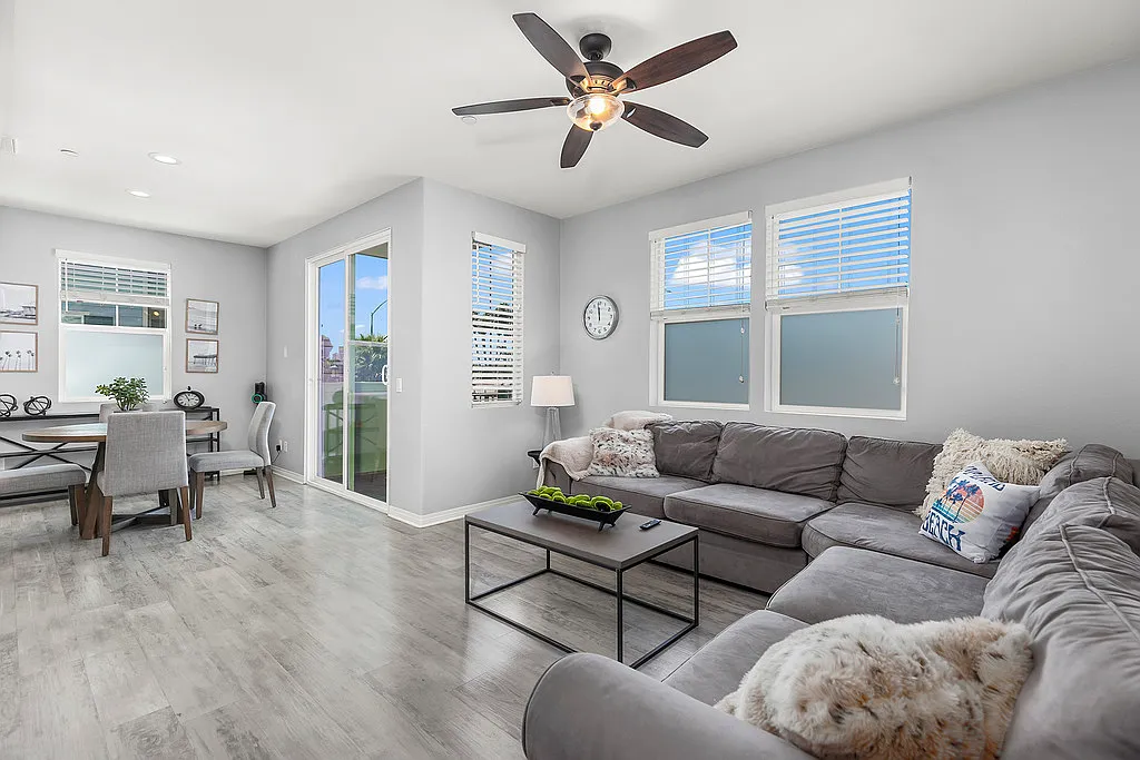 3 bed, 2.5 bath, $6,425 — Photo 2