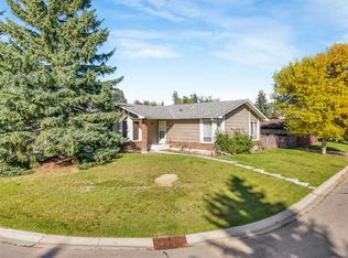 101 W Hodson Way, Okotoks, AB T1S 1C5