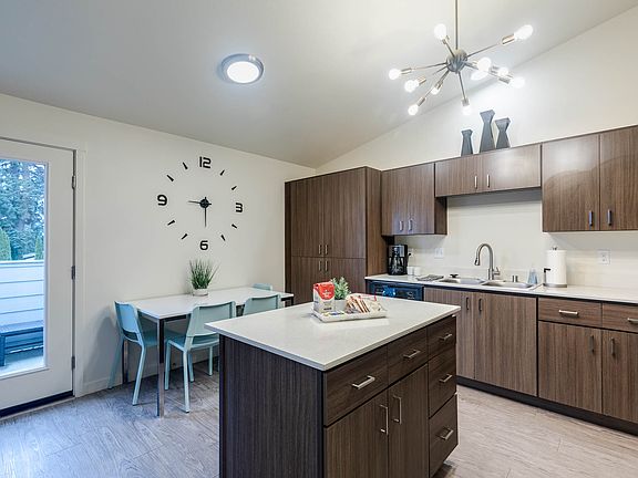 4th image of 6029 NE 63rd St #B305