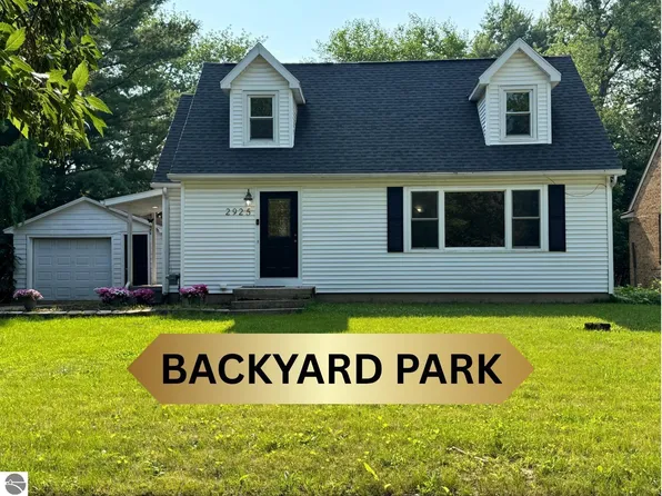 2925 Dartmouth Dr, Midland, MI 48642