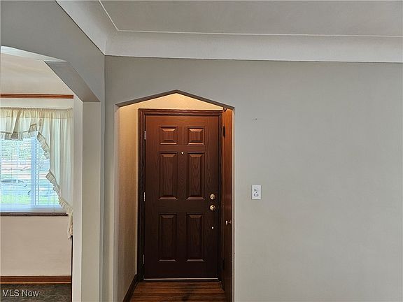3rd image of 6714 Greenleaf Ave