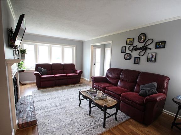 2nd image of 10 Meadowlawn Dr Unit 14