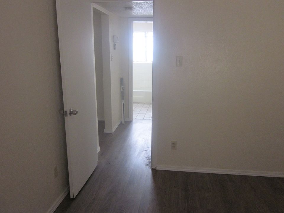 1st image of 1213 Los Angeles Dr