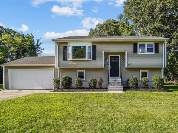 31 Gladstone St, Smithfield, RI 02917