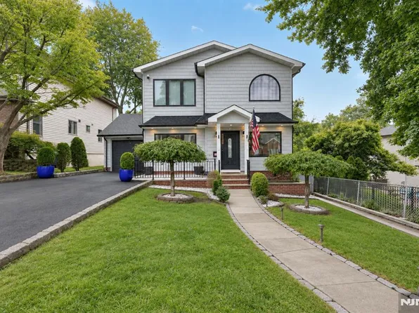 690 Ray Avenue, Ridgefield, NJ 07657