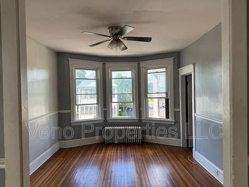 3 bed, 1.0 bath, $1,650 — Photo 3