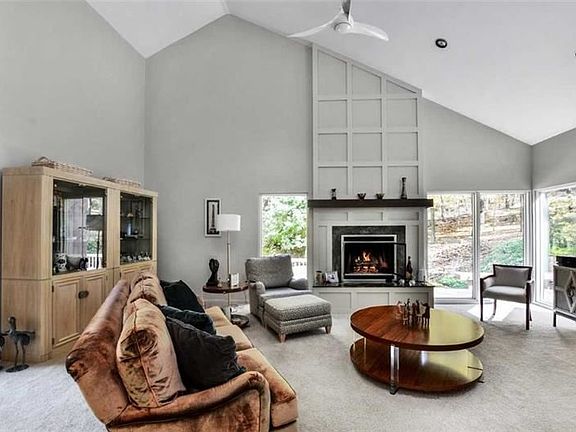 5th image of 332 Bridge Brook Ln