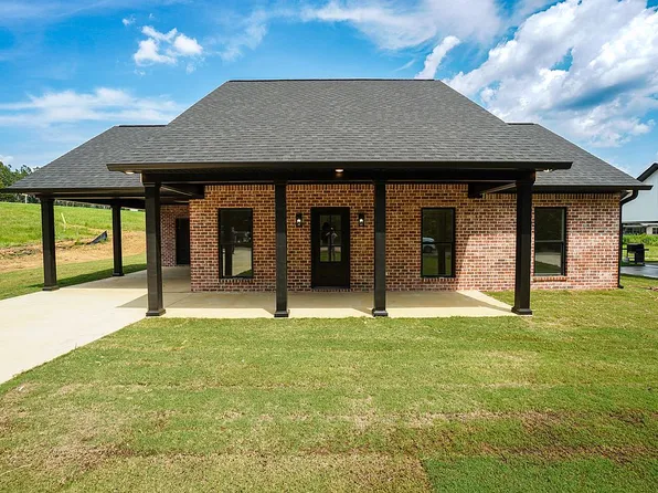 382 Robert Lee Dr, Booneville, MS 38829