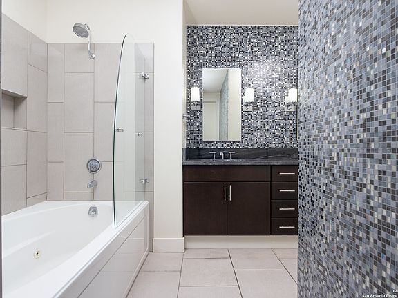 5th image of 610 E Market St #2609