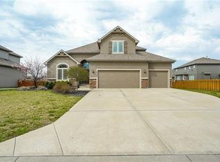 16588 S Parkwood St, Olathe, KS 66062