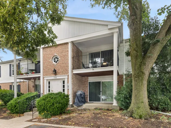 985 Golf Course Rd APT 8, Crystal Lake, IL 60014