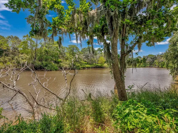 250 County Road 498, Sweeny, TX 77480