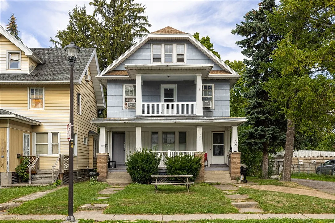 318-320 Durnan St photo 1