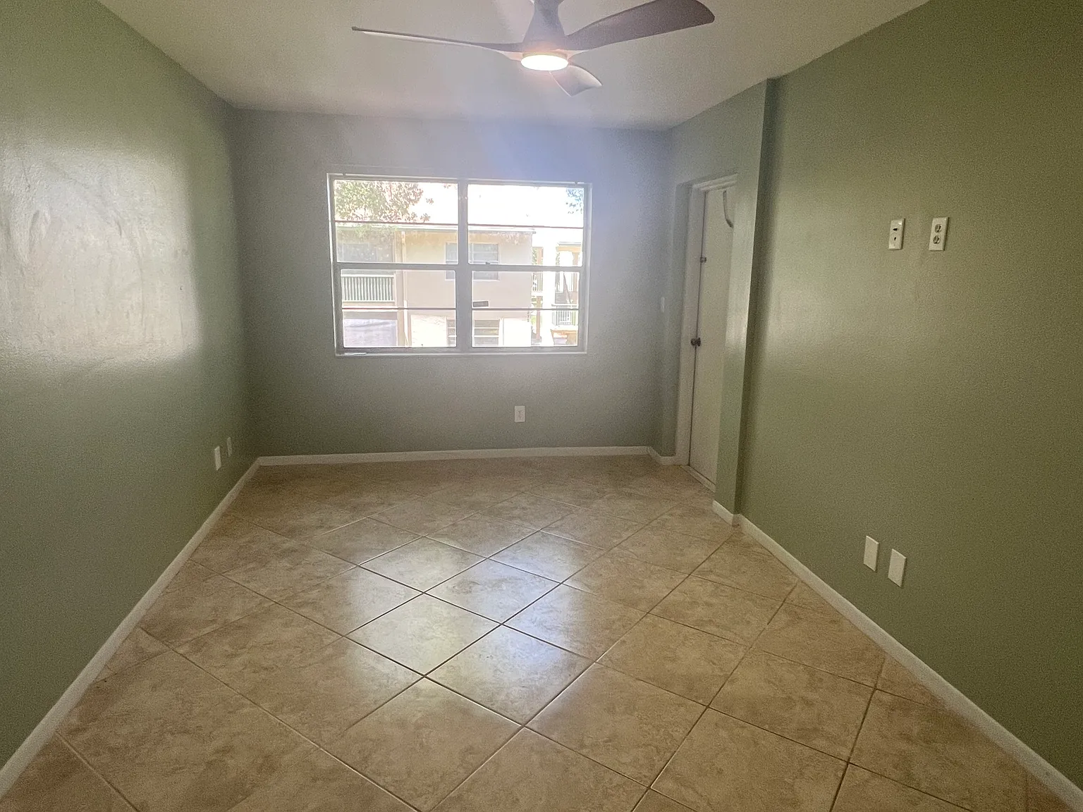 1 bed, 1.5 bath, 690 sqft, $1,550 — Photo 4