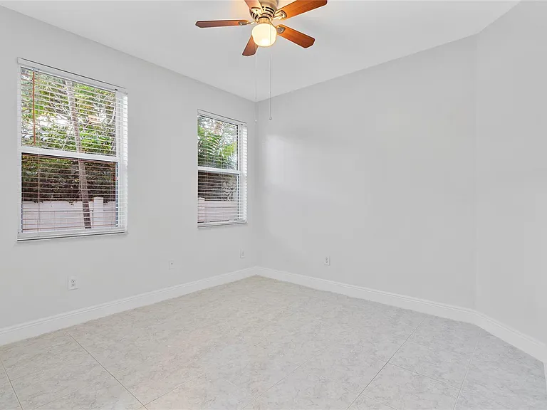 316 SW 16th St #B — Photo 21