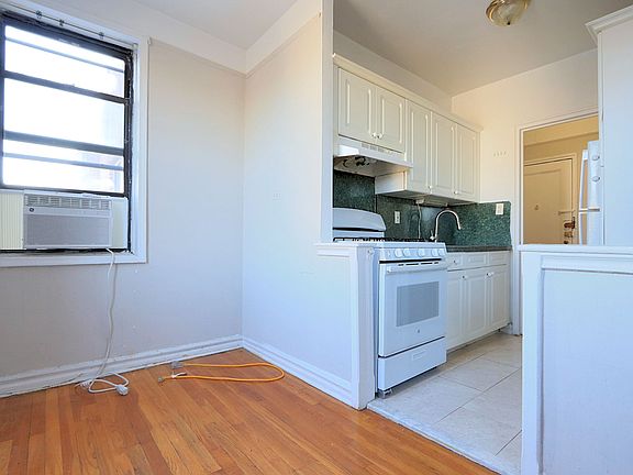 4th image of 2775 E 16th St APT 6n