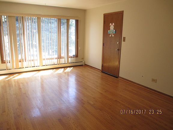 3rd image of 10622 S 82nd Ct