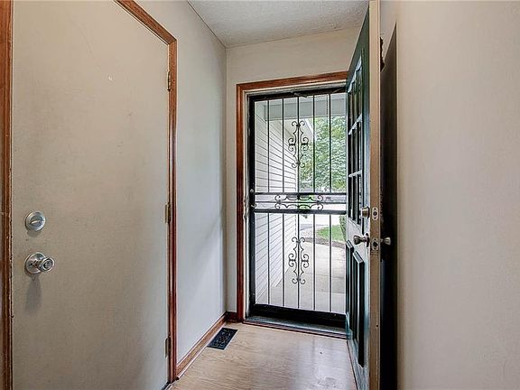 5th image of 8036 Woodgate Ct
