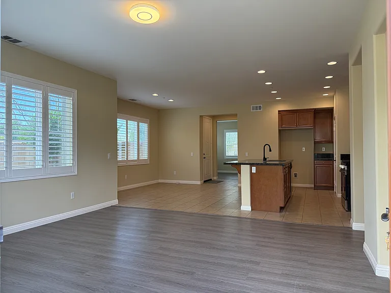 Eucalyptus Ave — Photo 2