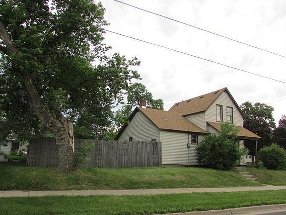 5th image of 157 8th Ave N