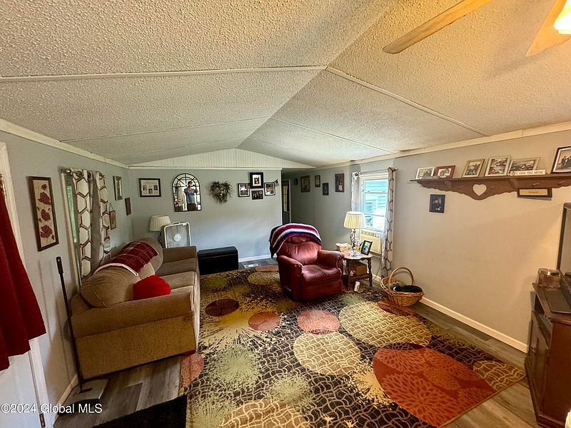 5th image of 218 Ash Street