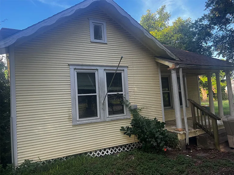 701 Oak St — Photo 3