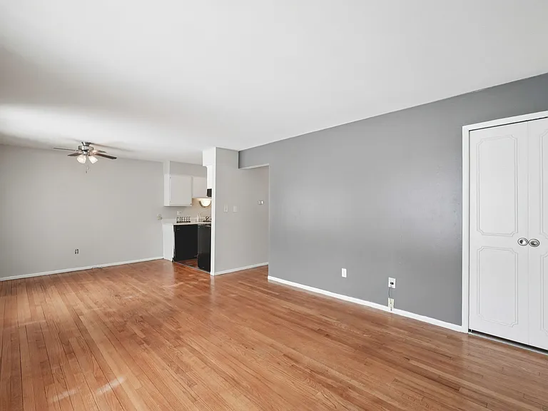 Cherry Hill Village Apartments - Dearborn Heights, MI — Photo 16